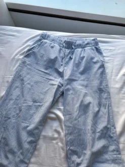 sinivalkoiset yöhousut