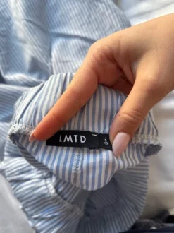 sinivalkoiset yöhousut