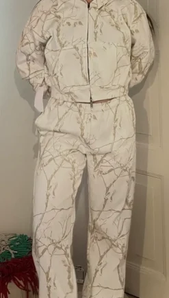 Sisters & Seekers collegehousut