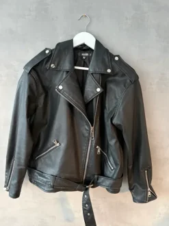 Skinnjacka svart/ skórzana kurtka