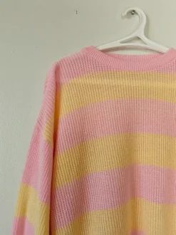 Söpö raidallinen neule koko S