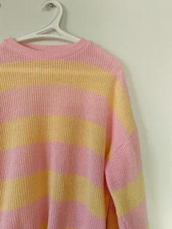 Söpö raidallinen neule koko S