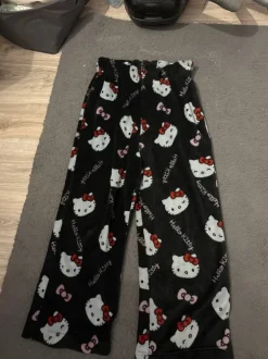 Spodnie House z hello kity