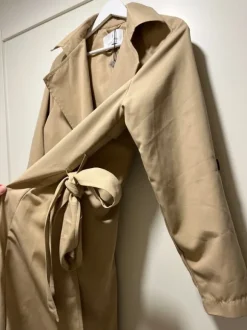 Stradivariuksen trenssi takki