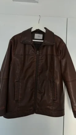 Stradivarius tekonahkatakki