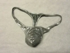 String-malliset miesten uimahousut