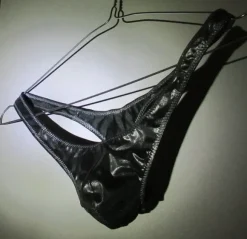 String-malliset miesten uimahousut