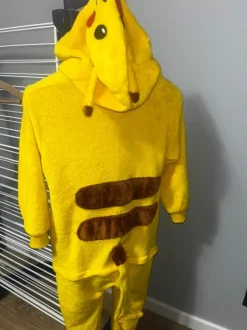 Strój karnawałowy Pokémon Pikachu kugurami 6-7lat
