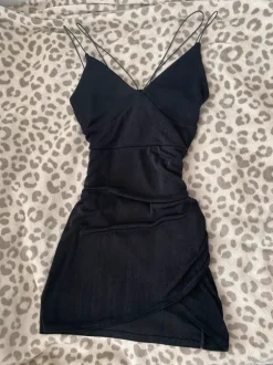 Sukienka mini czarna