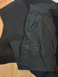 Suorat mustat tasku housut