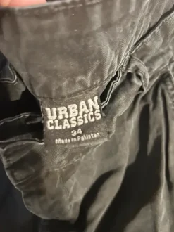 Suorat mustat tasku housut