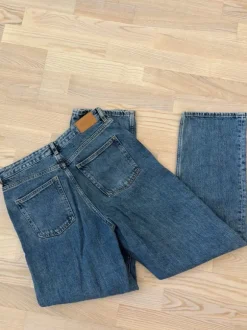 Suorat siniset farkut MONKI