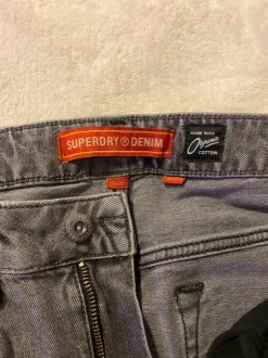 Superdry harmaat farkut