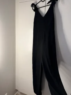 Svart jumpsuit