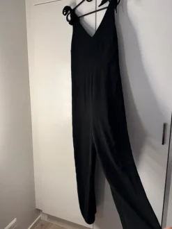Svart jumpsuit