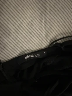 Svart mini-klänning