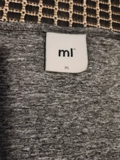 Tekninen äitiyspaita