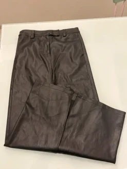 Tekonahkainen maxihame halkiolla