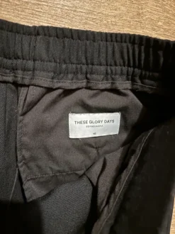 These glory days siistit suorat housut 48