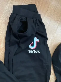 TIk tok tracksuit# uusi tracksuit 170cm (miesten XS, katso mitat)