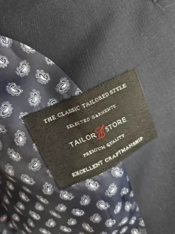 Tom Tailor tummansininen puku