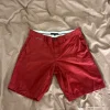 Tommy hilfiger punaiset shortsit