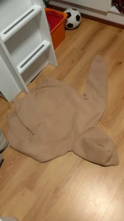 Trapstar hoodie beige koko:M (mutta menee enemmän menee S)