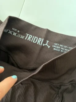 Treenisetti, toppi & trikoot