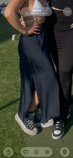 Tumman sininen midi hame