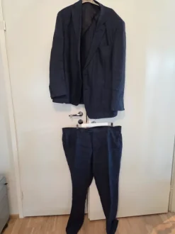 Tumman sininen pellavapuku