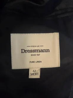 Tumman sininen pellavapuku