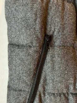 Tummanharmaa toppaliivi