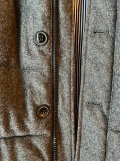 Tummanharmaa toppaliivi