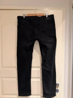 tummanharmaat farkut