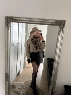 Tummanruskea tekonahka skort