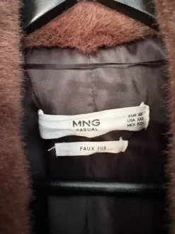 Tummanruskea tekoturkki