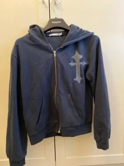 Tummansininen huppari