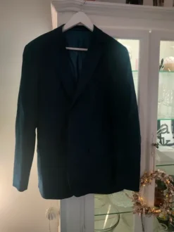 Tummansininen puku (takki+housut)