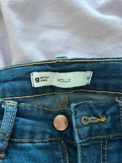 Tummansiniset farkut