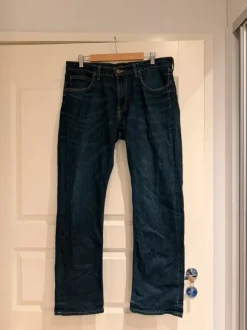 tummansiniset farkut