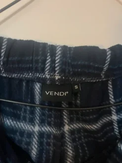 Tummansiniset yö housut