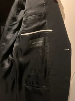 Turo Tailor - miesten musta pukusetti