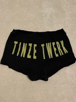 Twerk with Tinze shortsit