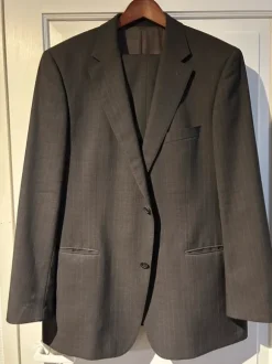 Tyylikäs Hugo Bossin puku