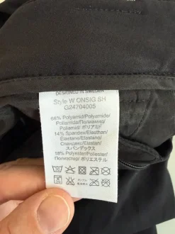 Ulkoilushortsit, Peak Performance