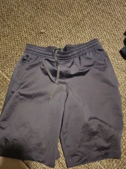 Under Armour treenishortsit