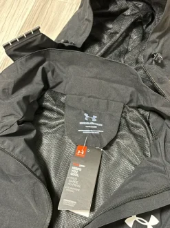 Under Armour tuulitakki