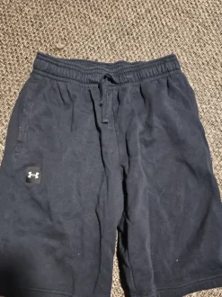 Under Armour urheilushortsit