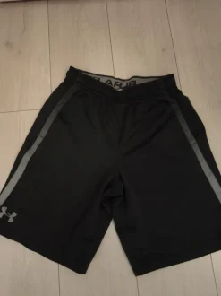 Under Armour urheilushortsit