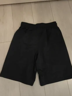 Under Armour urheilushortsit